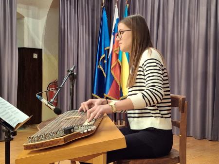 Pod Tratarjevo lipo 1